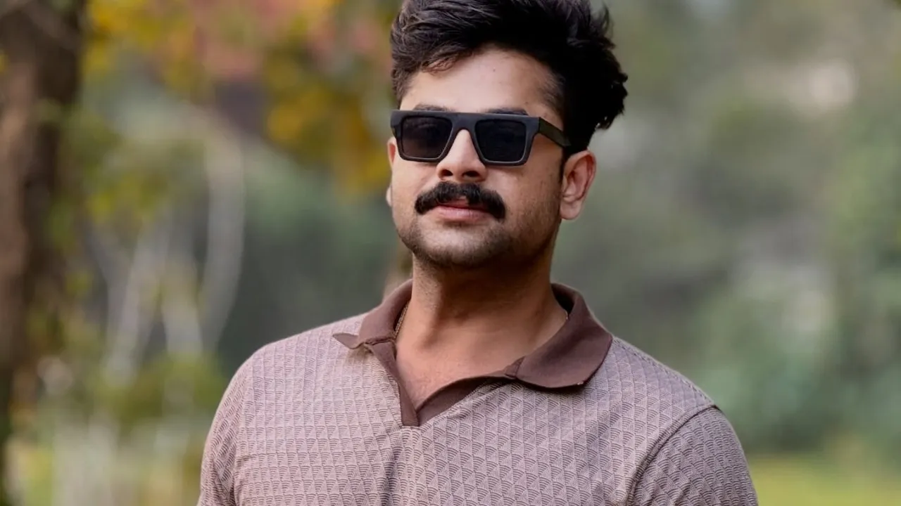 “എടാ എനിക്ക് കുടുംബമുണ്ടെടാ!”: മദ്യലഹരി വിവാദത്തിൽ സിദ്ധാർഥ് പ്രഭു; റോഡിലൂടെ വലിച്ചിഴച്ച ദൃശ്യങ്ങൾ സോഷ്യൽ മീഡിയയിൽ തീപടർത്തുന്നു