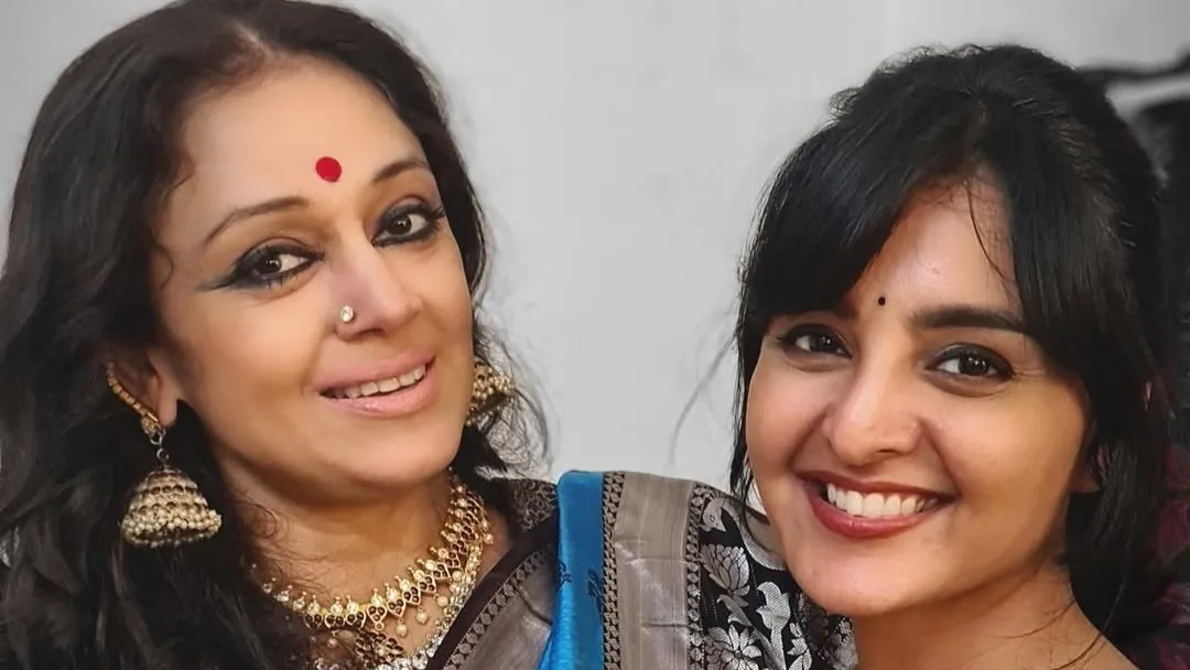“മഞ്ജുവിന് കുടുംബമില്ലെന്ന ധാരണ തെറ്റാണ്; അവള്‍ക്കൊപ്പം ഞങ്ങളുണ്ട് – മുന്നോട്ട് പോ പെണ്ണേ!”: ശോഭനയുടെ ശക്തമായ പ്രതികരണം